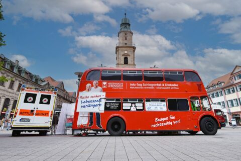 Der bekannte rote Doppeldeckerbus macht auch heuer Halt in Erlangen, um die Bevölkerung über Herz-Kreislauf-Erkrankungen zu informieren. Foto: Franziska Männel/Uniklinikum Erlangen